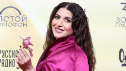 Три рабыни и ребенок: как певица Жасмин справляется с ролью бабушки