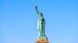 Статуя Свободы рухнула в Бразилии