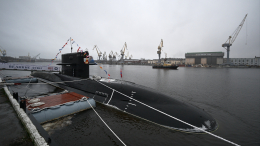 На новейшей подлодке «Великие Луки» подняли Андреевский флаг