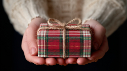 «Тайный Санта» с подвохом: как офисные подарки превращаются в кошмар