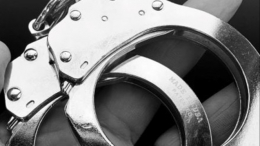 Подростка держали взаперти и морили голодом: 900 обвинений против опекунов