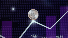 «Оставался стабильным и крепким»: экономист о состоянии рубля в 2025 году