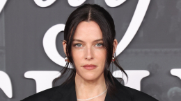 Вот это поворот! Внучку Элвиса Пресли назвали биологической матерью сына Траволты