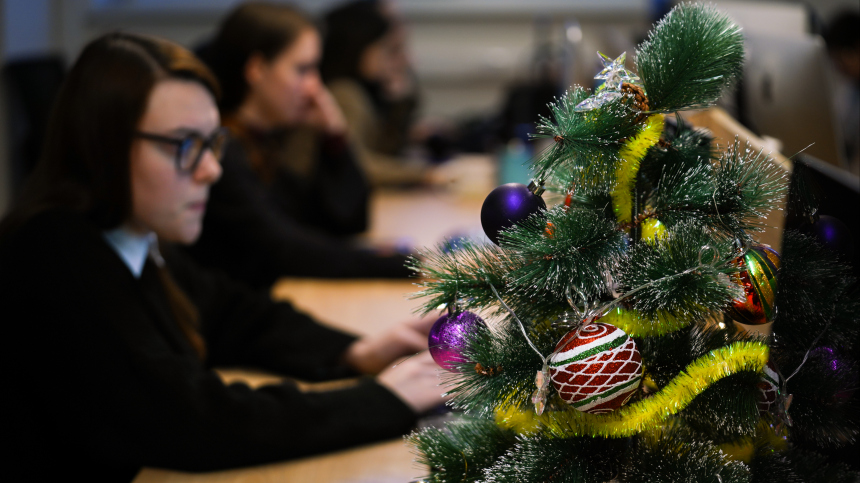 Россиянам рассказали, сколько продлится последний рабочий день 2025 года