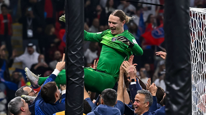 Жена футболиста-рекордсмена Матвея Сафонова потроллила его бывшую супругу