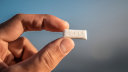 Путешественник со стажем объяснил, зачем всегда брать с собой жвачку