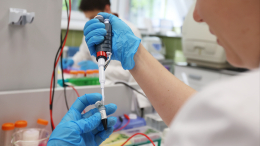 Переживают за детей: Путин высказался о роли молодых ученых в РФ