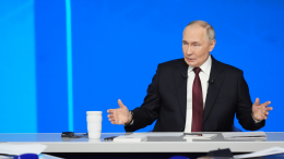 «Их семейные дела»: Путин об иске Трампа к BBC