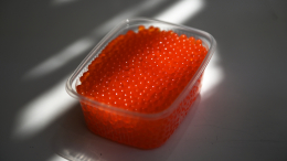 Мера нужна во всем: диетолог о том, сколько икры можно съесть в Новый год