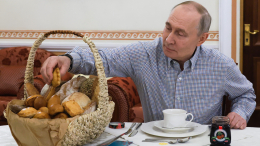 «Был очень польщен»: Песков о впечатлениях Путина от подарка владельца пекарни «Машенька»