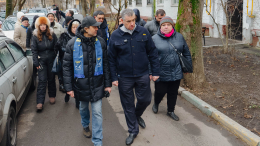 «Почаще пишите!» — Слуцкий встретился с жителями аварийных домов Подмосковья