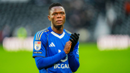 Футболист сборной Замбии Дака чуть не сломал шею во время празднования гола