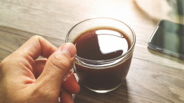 Вредная привычка? Любителей горячего кофе предупредили о риске опасного заболевания