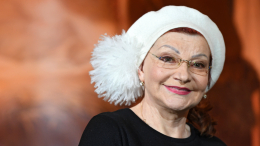 «Блистательно»: Елена Степаненко удивила новым образом после возвращения на телевидение