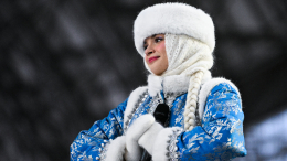 «Изобрела объятья»: что входит в обязанности Снегурочки