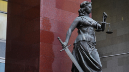 Обвиняемого в нападении на журналистов «Известий» отправили под домашний арест