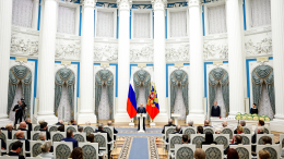 Верность долгу: кто получил госнаграды в Кремле накануне Нового года