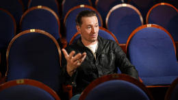 Безруков требует компенсацию за продажу масок с его лицом