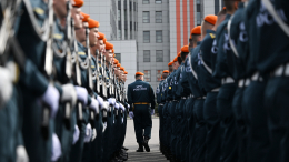 Путин поздравил сотрудников МЧС с Днем спасателя