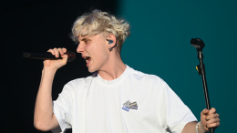 Дуэт с Пересильд удался: Дмитриенко стал самым высокооплачиваемым артистом 2025 года