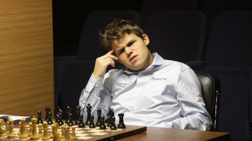Проигравший Артемьеву Карлсен оттолкнул камеру оператора после матча