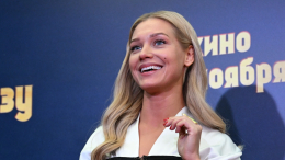 «Хорошо живот втянула»: поклонники раскритиковали фото Кристины Асмус в бикини