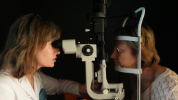 Само пройдет? Правда ли, что близорукость со временем переходит в дальнозоркость