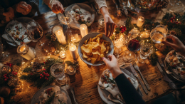 Меньше готовки и алкоголя: раскрыты особенности новогоднего стола зумеров