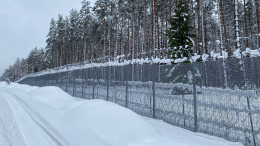 Латвия завершила строительство 280-километрового забора на границе с Россией