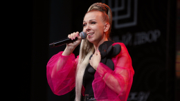 Выстраданное счастье Светланы Феодуловой: ее убеждали бросить дочь, а она отказалась и усыновила еще пятерых