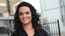 «Пройдет по фортуне»: певица Слава рассказала, в чем нужно встречать Новый год