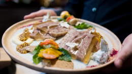 Стафилококк на праздничном столе: чем опасен магазинный холодец