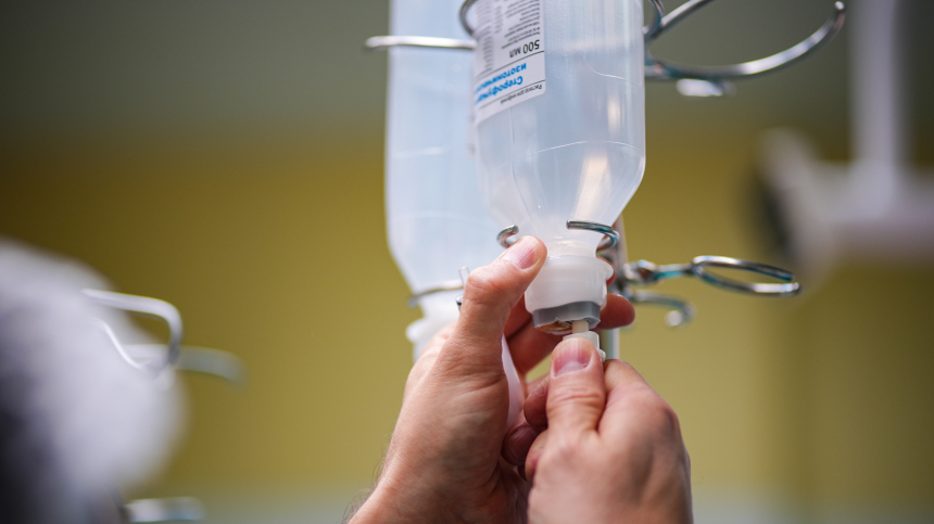 Раненые на каталках: первые кадры с пострадавшими от удара ВСУ в Херсонской области