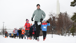 Новогодняя акция «Забег обещаний» прошла в Москве и других городах России