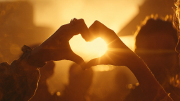 Красные флаги и шреккинг: как выглядит любовь по версии зумеров