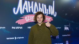 «Мой персонаж не там ищет»: Денис Степанов о поисках любви в сериале «Ландыши»