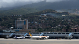 WSJ: в аэропортах Каракаса прогремели взрывы