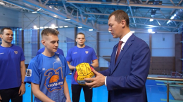 Министр спорта Михаил Дегтярев исполнил мечту подростка в акции «Елка желаний»