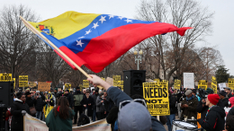 Активисты вышли на митинги по всему миру в связи с атакой США на Венесуэлу