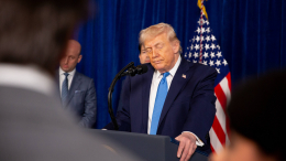 Трамп признался в постоянных обсуждениях санкционного давления на Россию