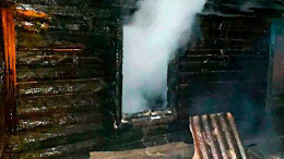 Четыре человека погибли при пожаре в жилом доме в Амурской области