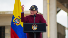 Президент Колумбии заявил о готовности защитить страну оружием