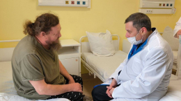 Настоятель Свято-Троицкого храма получил ранения в результате атаки дрона ВСУ в Судже