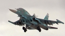 Су-34 уничтожил бронетехнику ВСУ. Лучшее видео из зоны СВО