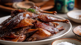 В Мадриде закрыли ресторан, где подавали уличных голубей под видом уток