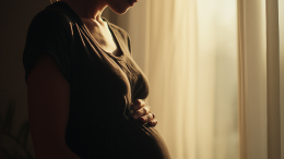 Беременную девушку избил и попытался утопить отец ее ребенка