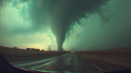 Торнадо перевернул три учебных самолета в аэропорту греческого города Александруполиса