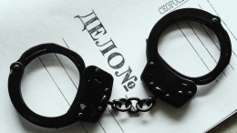 Подростки избили мужчину в подъезде жилого дома в Воронеже