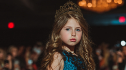 Корона вместо детства: что конкурсы красоты делают с психикой ребенка