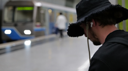 Музыка в метро: врач рассказала о скрытой угрозе для слуха